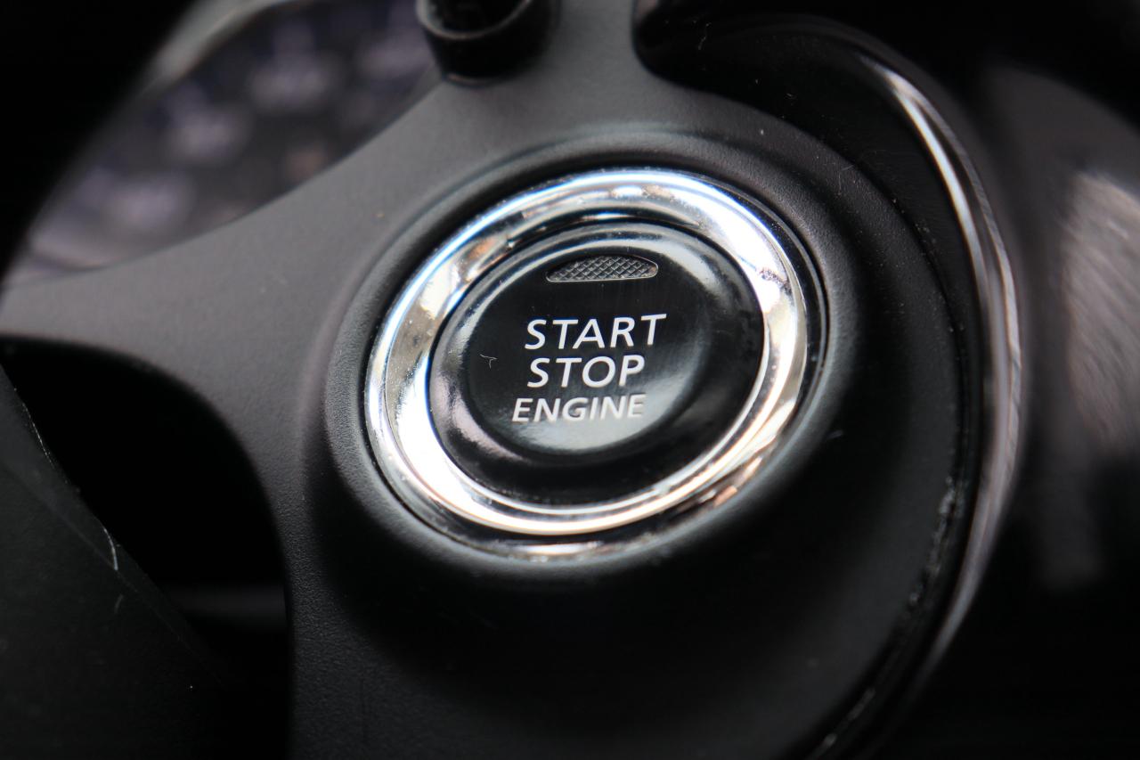 2016 Mitsubishi Outlander ES | AWC | Leather | Sunroof | Reverse Cam & More! Photo