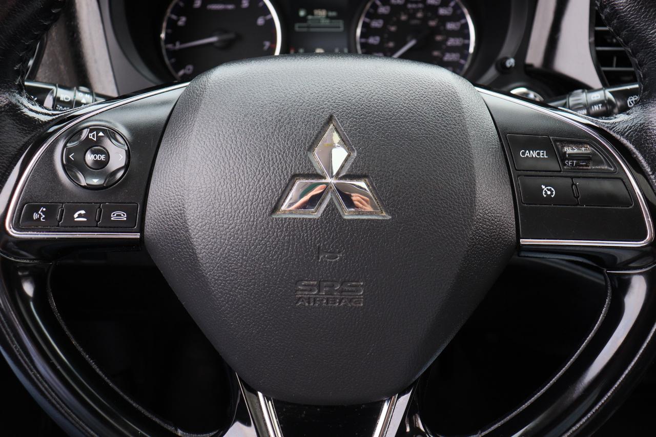 2016 Mitsubishi Outlander ES | AWC | Leather | Sunroof | Reverse Cam & More! Photo
