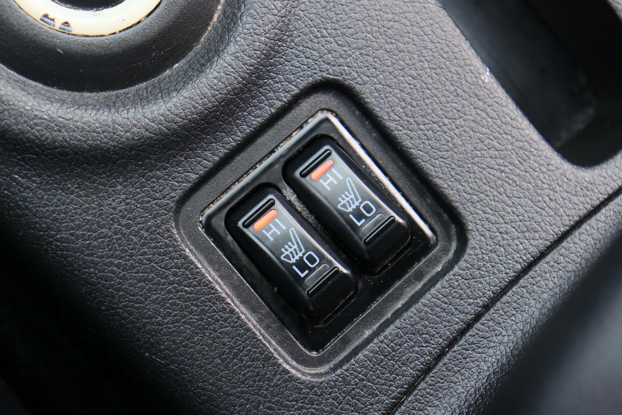 2016 Mitsubishi Outlander ES | AWC | Leather | Sunroof | Reverse Cam & More! Photo