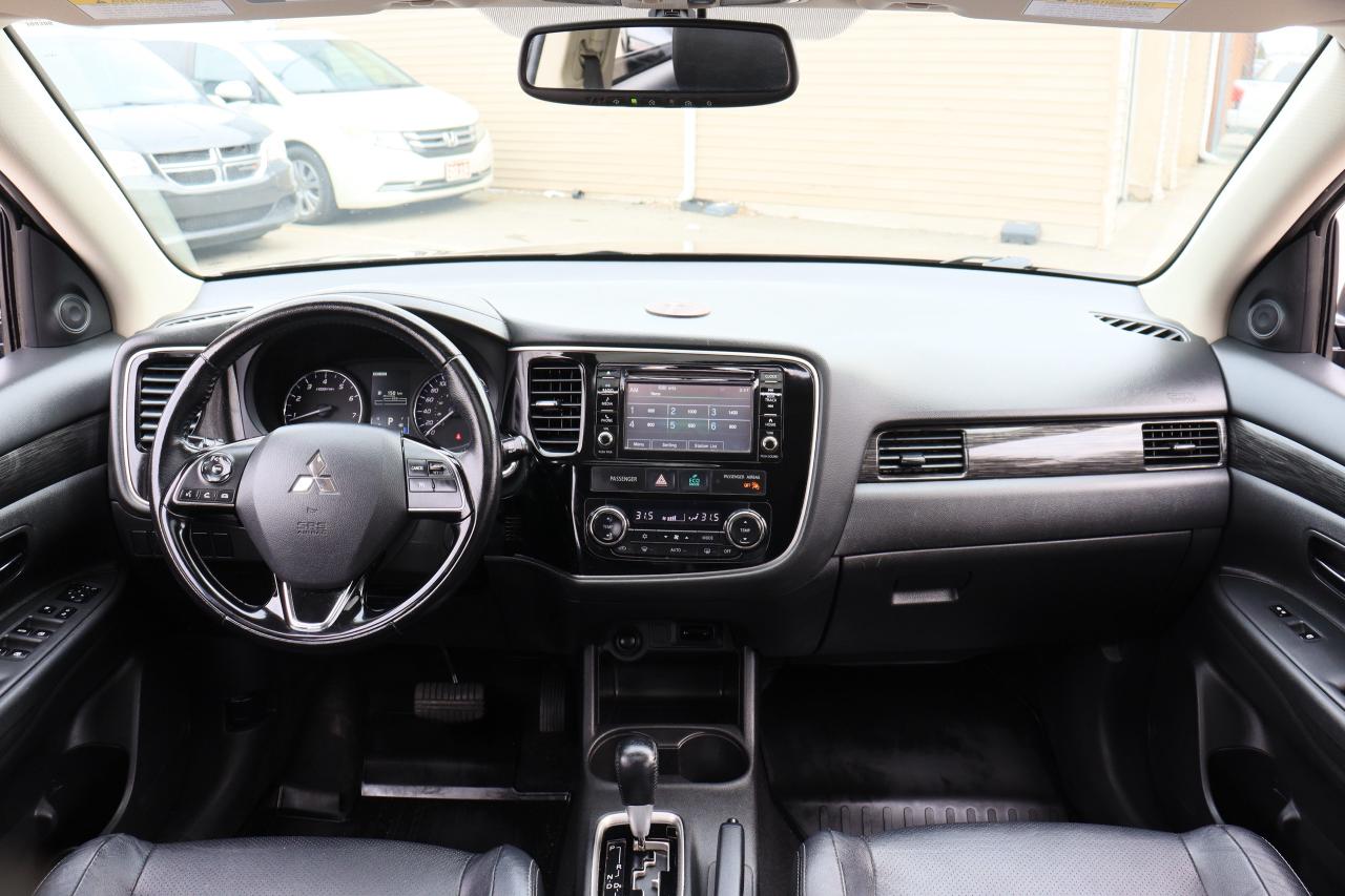 2016 Mitsubishi Outlander ES | AWC | Leather | Sunroof | Reverse Cam & More! Photo