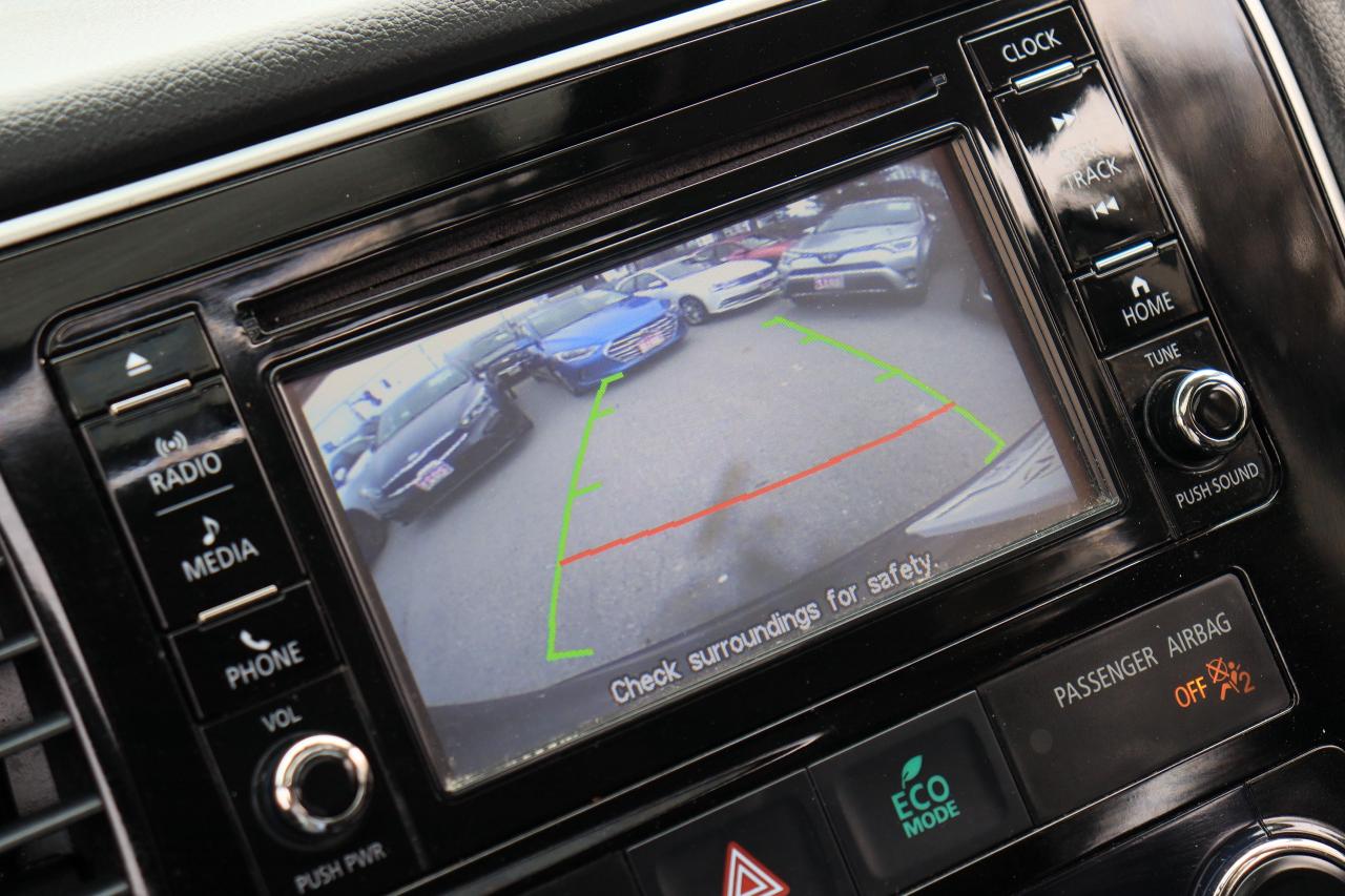 2016 Mitsubishi Outlander ES | AWC | Leather | Sunroof | Reverse Cam & More! Photo