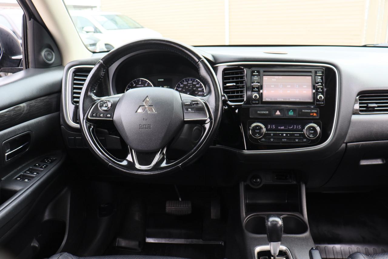 2016 Mitsubishi Outlander ES | AWC | Leather | Sunroof | Reverse Cam & More! Photo