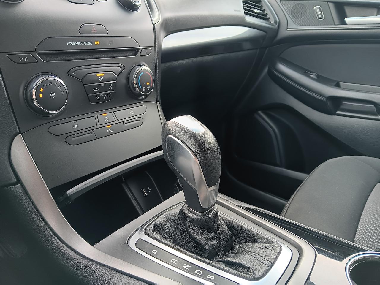 2018 Ford Edge SE, AWD, BU Cam, Paddle Shift, Alloys - Photo #18