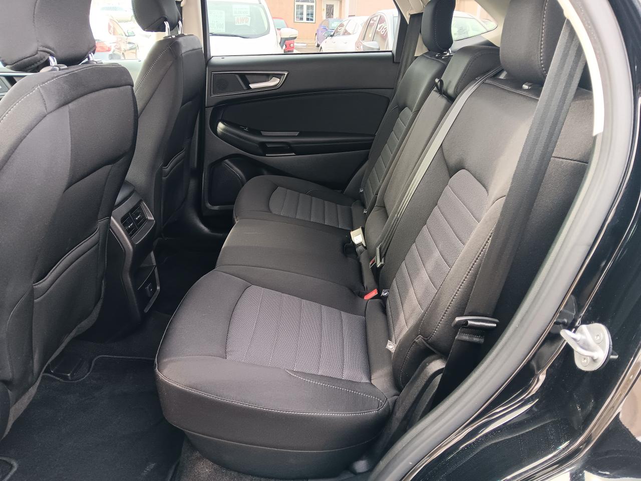 2018 Ford Edge SE, AWD, BU Cam, Paddle Shift, Alloys - Photo #17