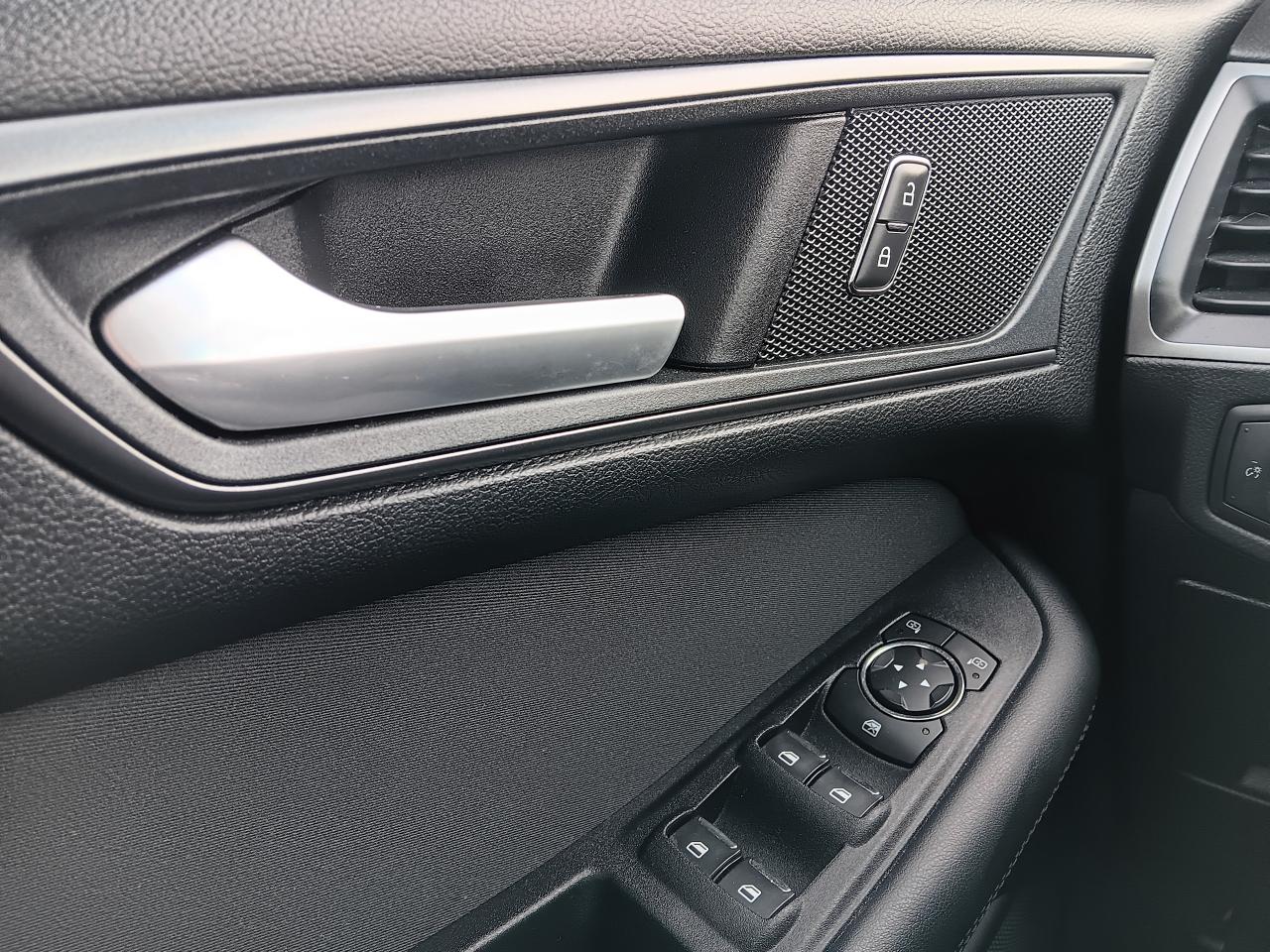2018 Ford Edge SE, AWD, BU Cam, Paddle Shift, Alloys - Photo #20