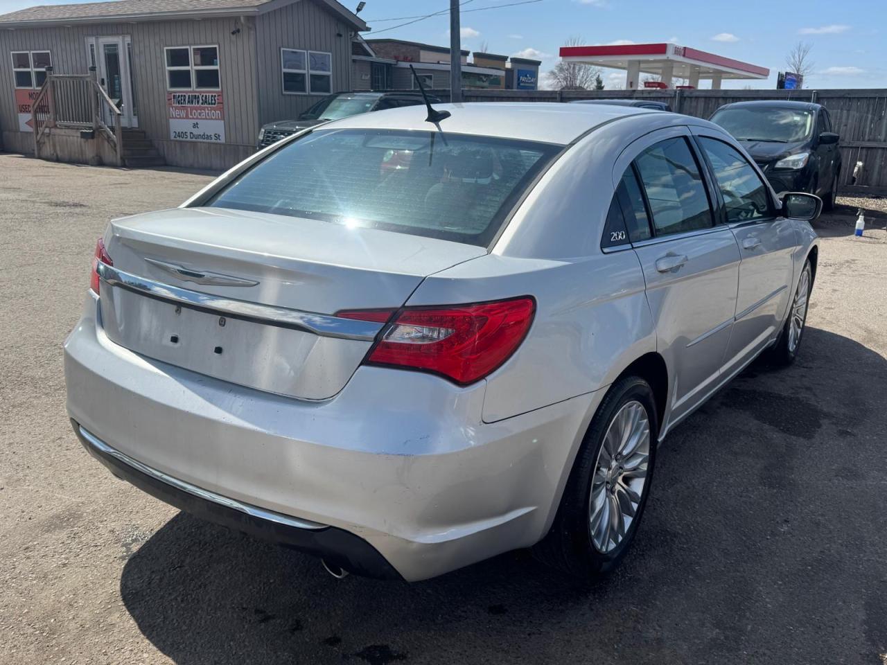 2012 Chrysler 200 TOURING, SEDAN, ONLY 65KMS, ALLOYS, CERTIFIED - Photo #5