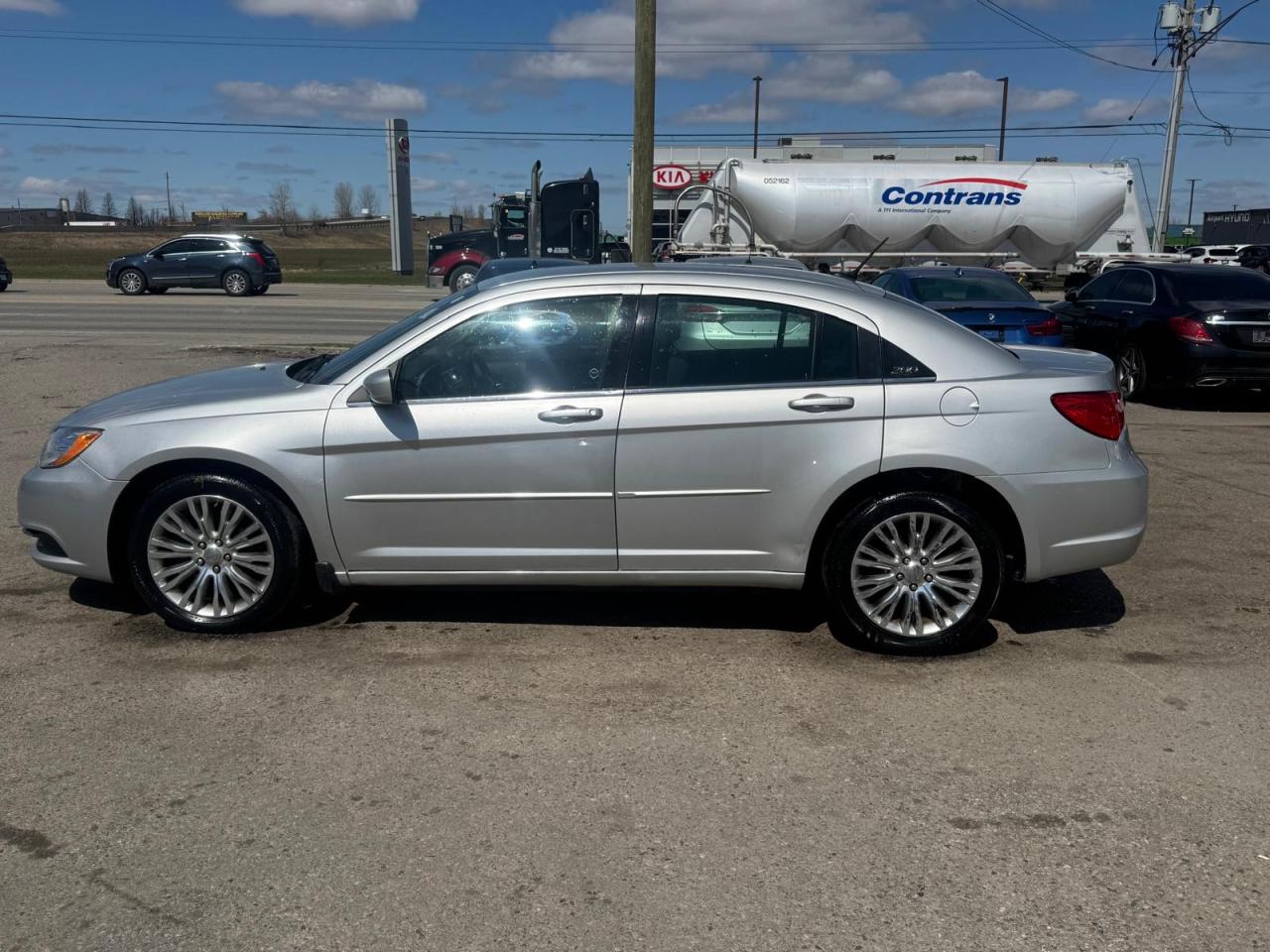2012 Chrysler 200 TOURING, SEDAN, ONLY 65KMS, ALLOYS, CERTIFIED - Photo #2