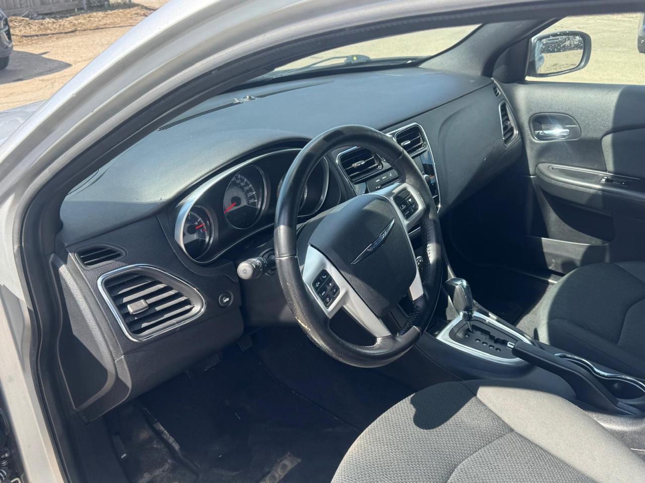 2012 Chrysler 200 TOURING, SEDAN, ONLY 65KMS, ALLOYS, CERTIFIED - Photo #11