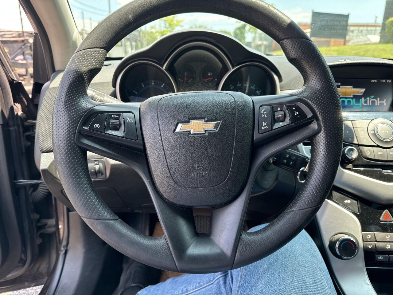 2015 Chevrolet Cruze 4dr Sdn 1LT - Photo #9