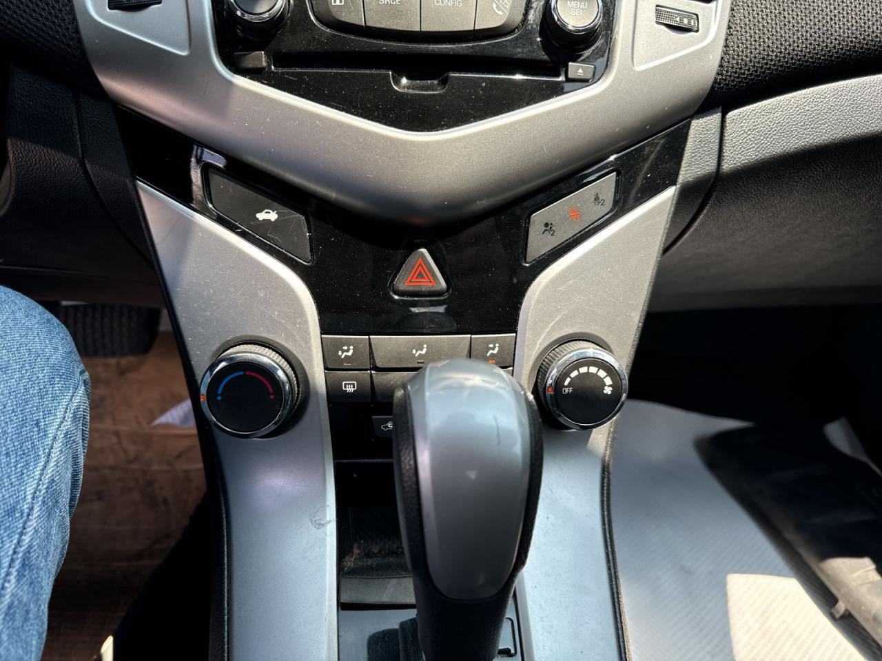 2015 Chevrolet Cruze 4dr Sdn 1LT - Photo #11
