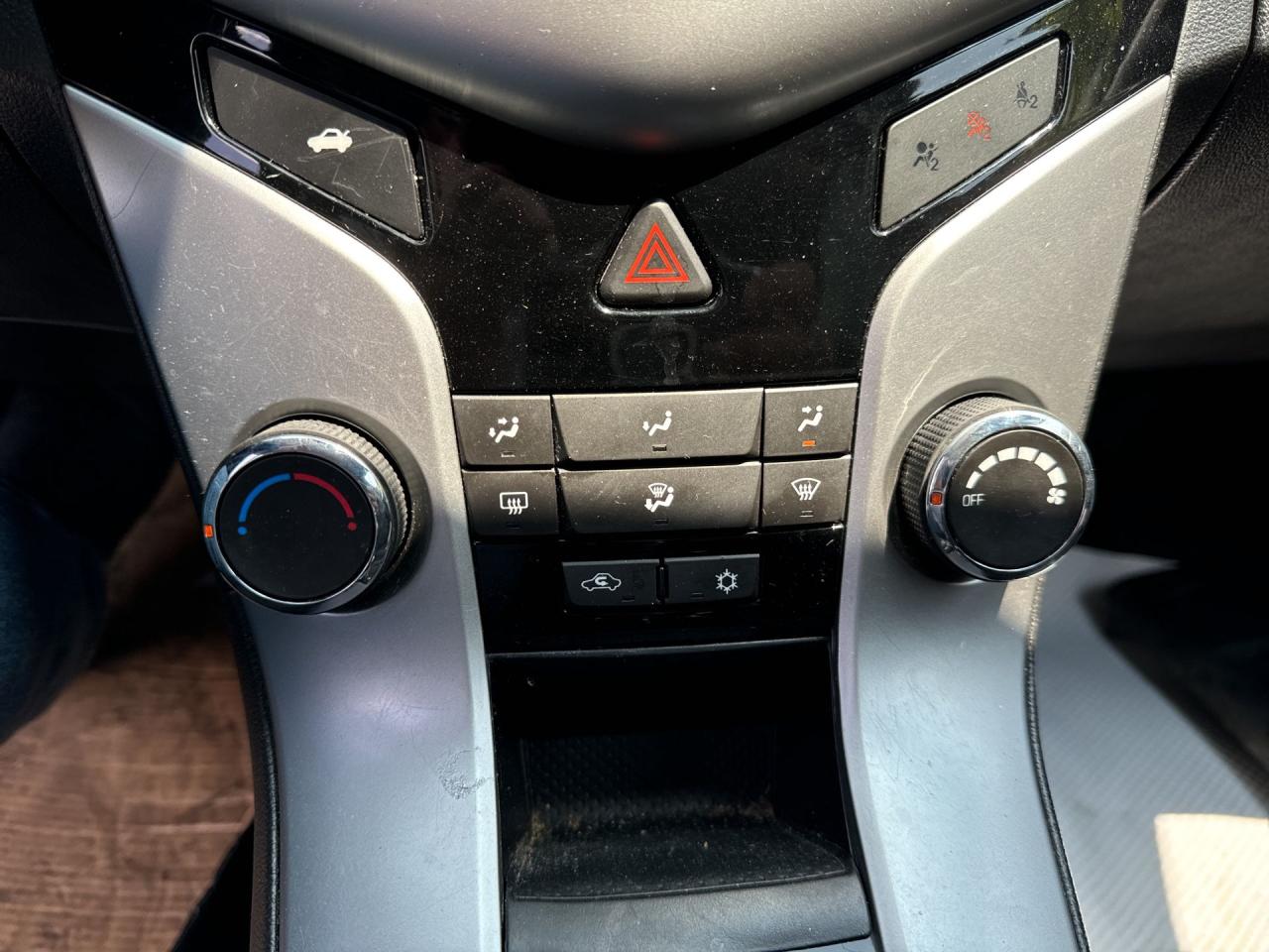 2015 Chevrolet Cruze 4dr Sdn 1LT - Photo #13
