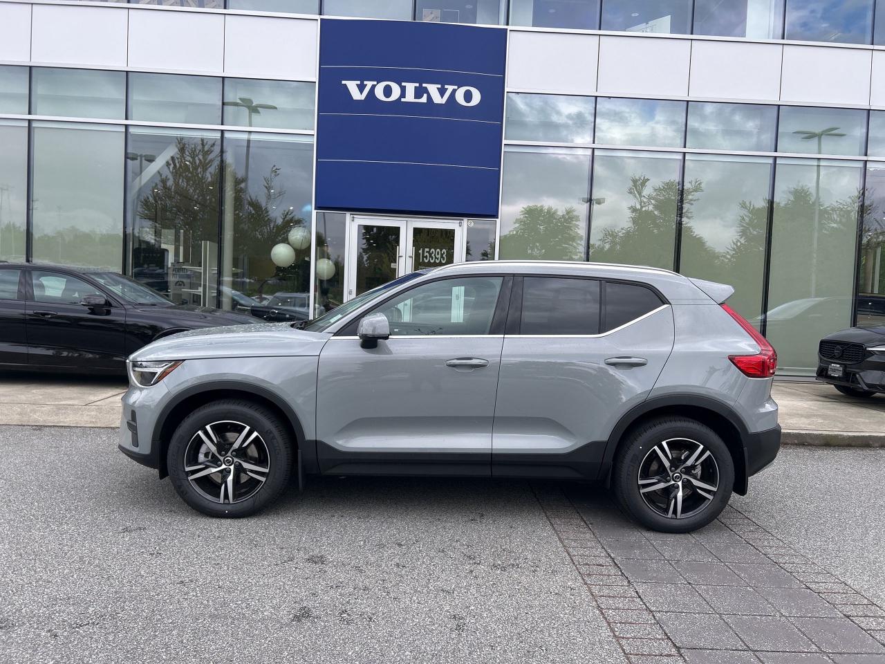New 2025 Volvo XC40 B5 AWD Core Bright Theme for sale in Surrey, BC