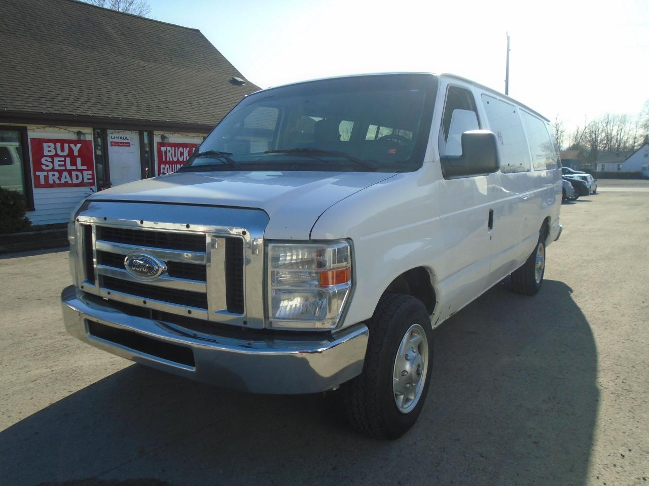 2013 Ford Econoline 15 PASSENGER E-350 Super Duty Ext XL - Photo #4