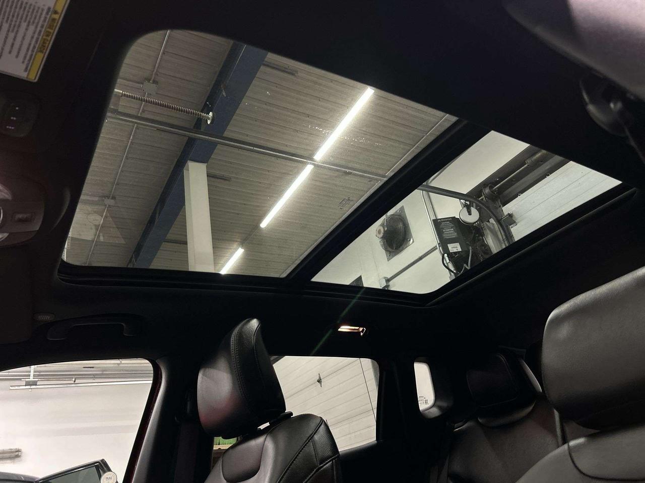 2023 Jeep Compass LIMITED 4X4 | ELITE  | PANO ROOF | COOLED LEATHER Photo
