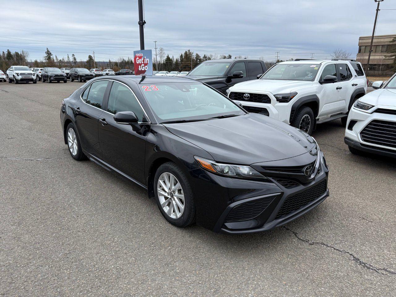 2023 Toyota Camry SE Photo2