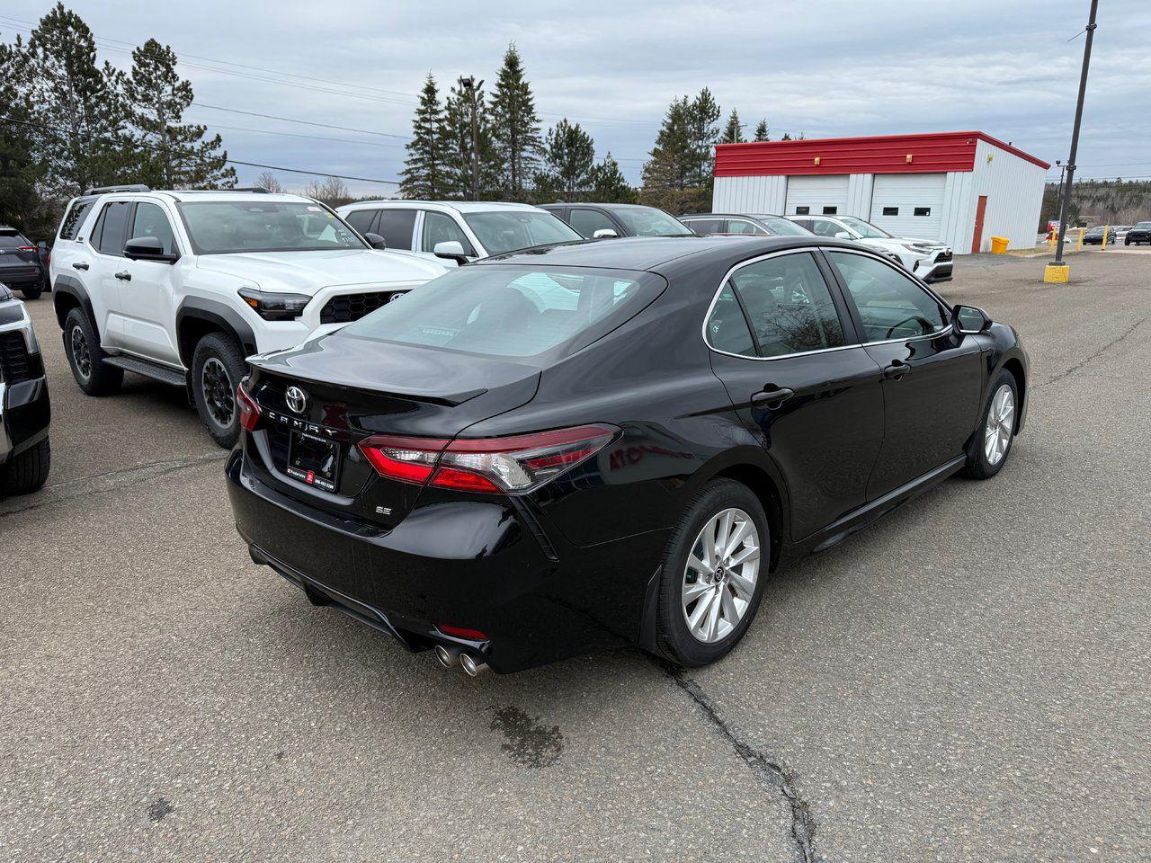 2023 Toyota Camry SE Photo4