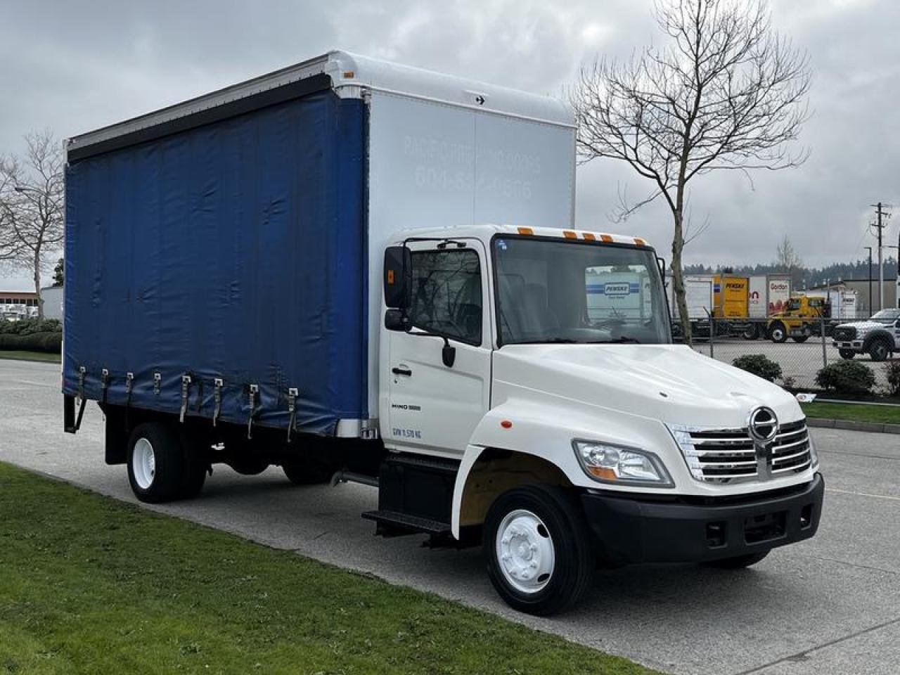 Used 2006 Hino 268 Curtain Side 18 Foot Cube Van  With Power Tailgate 3 Seater Diesel for sale in Burnaby, BC