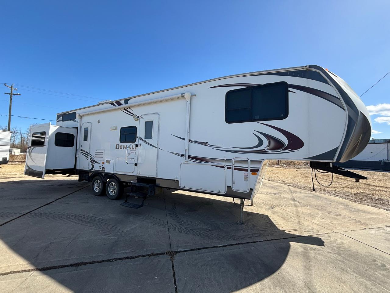 2012 Dutchmen DENALI 324LBS  FIFTH WHEEL RV Photo