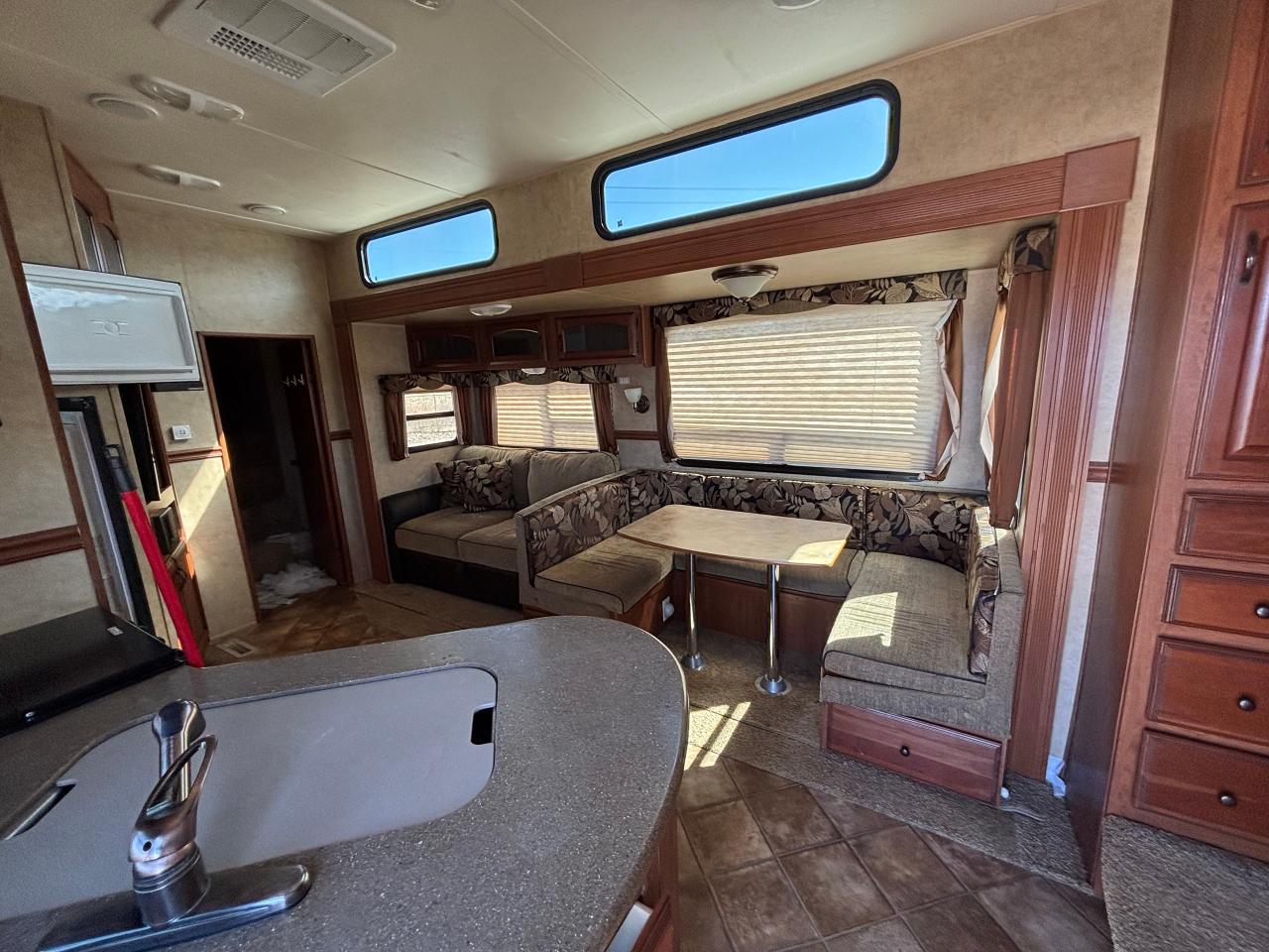 2012 Dutchmen DENALI 324LBS  FIFTH WHEEL RV Photo5