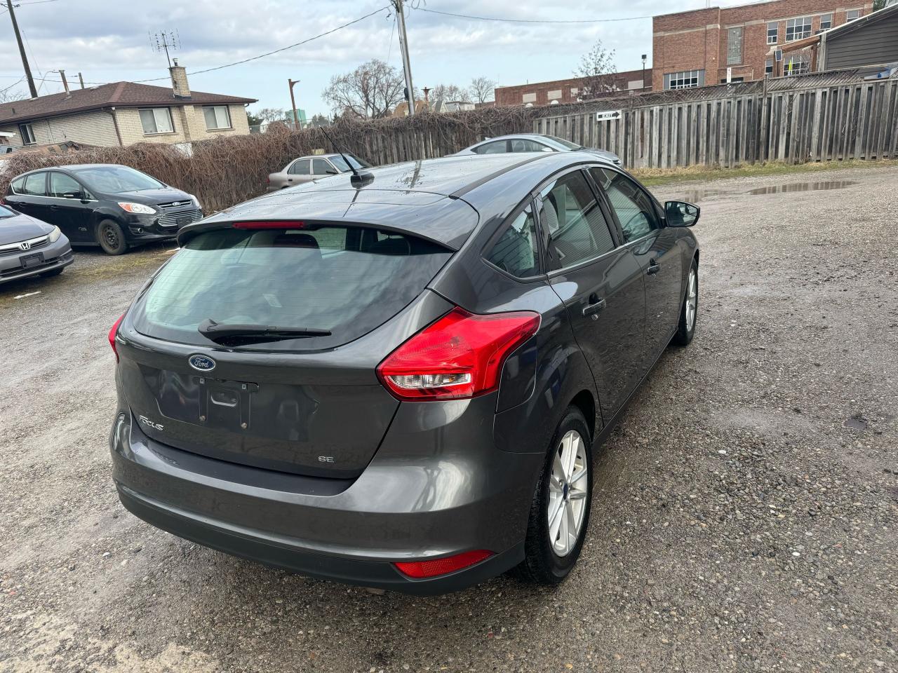 2017 Ford Focus SE - Photo #3