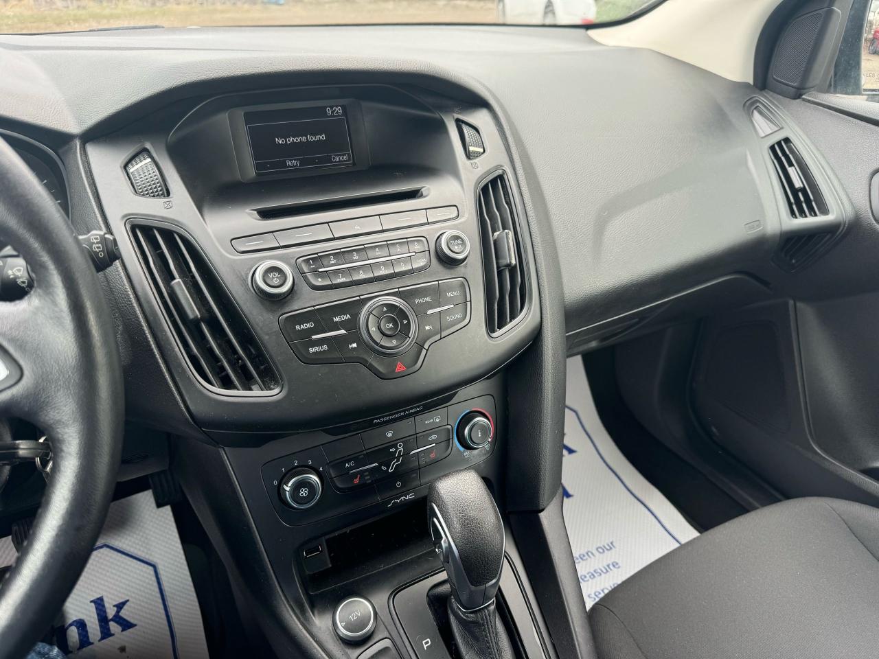 2017 Ford Focus SE - Photo #8