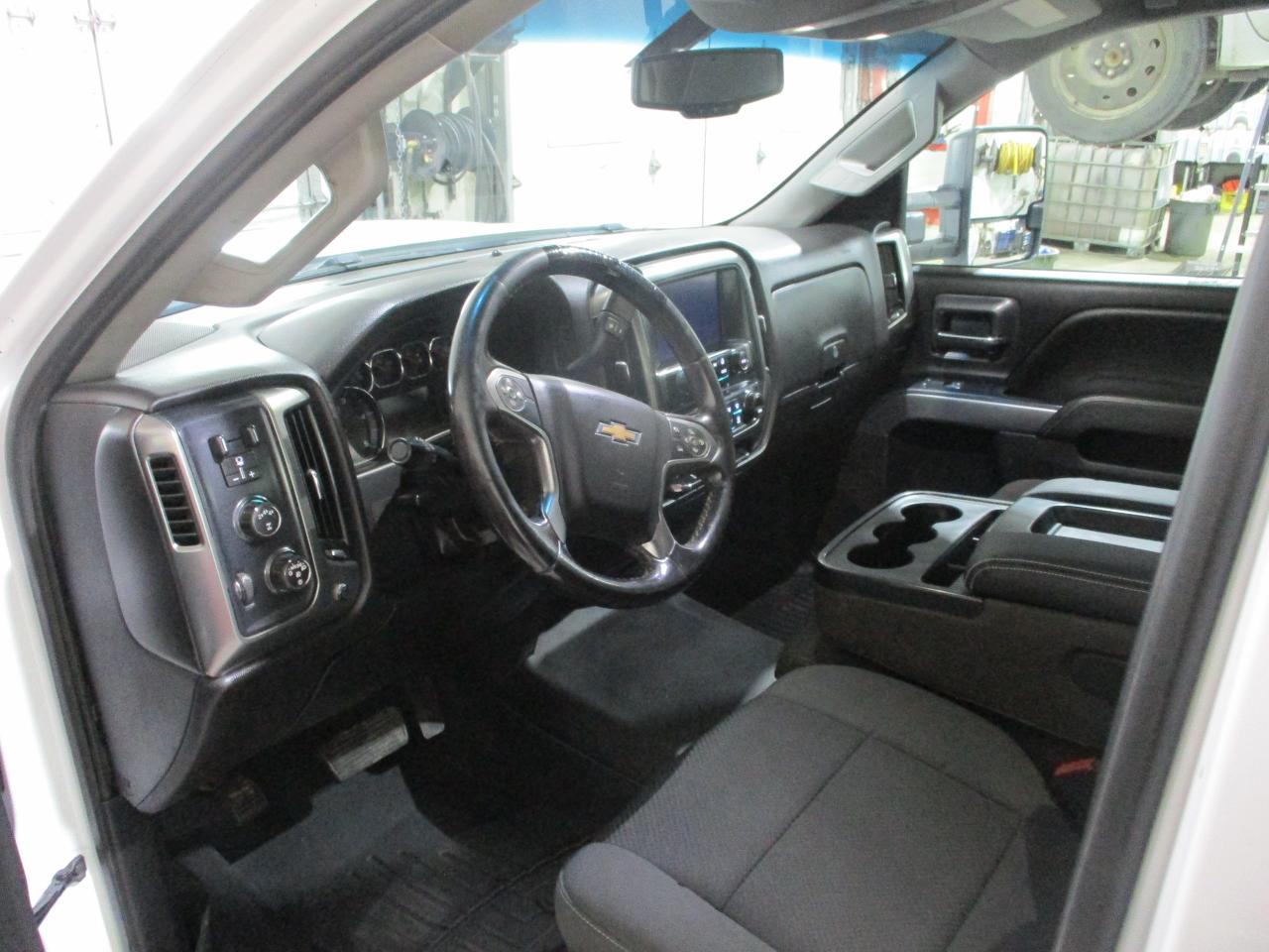 2018 Chevrolet Silverado 3500  - Photo #8