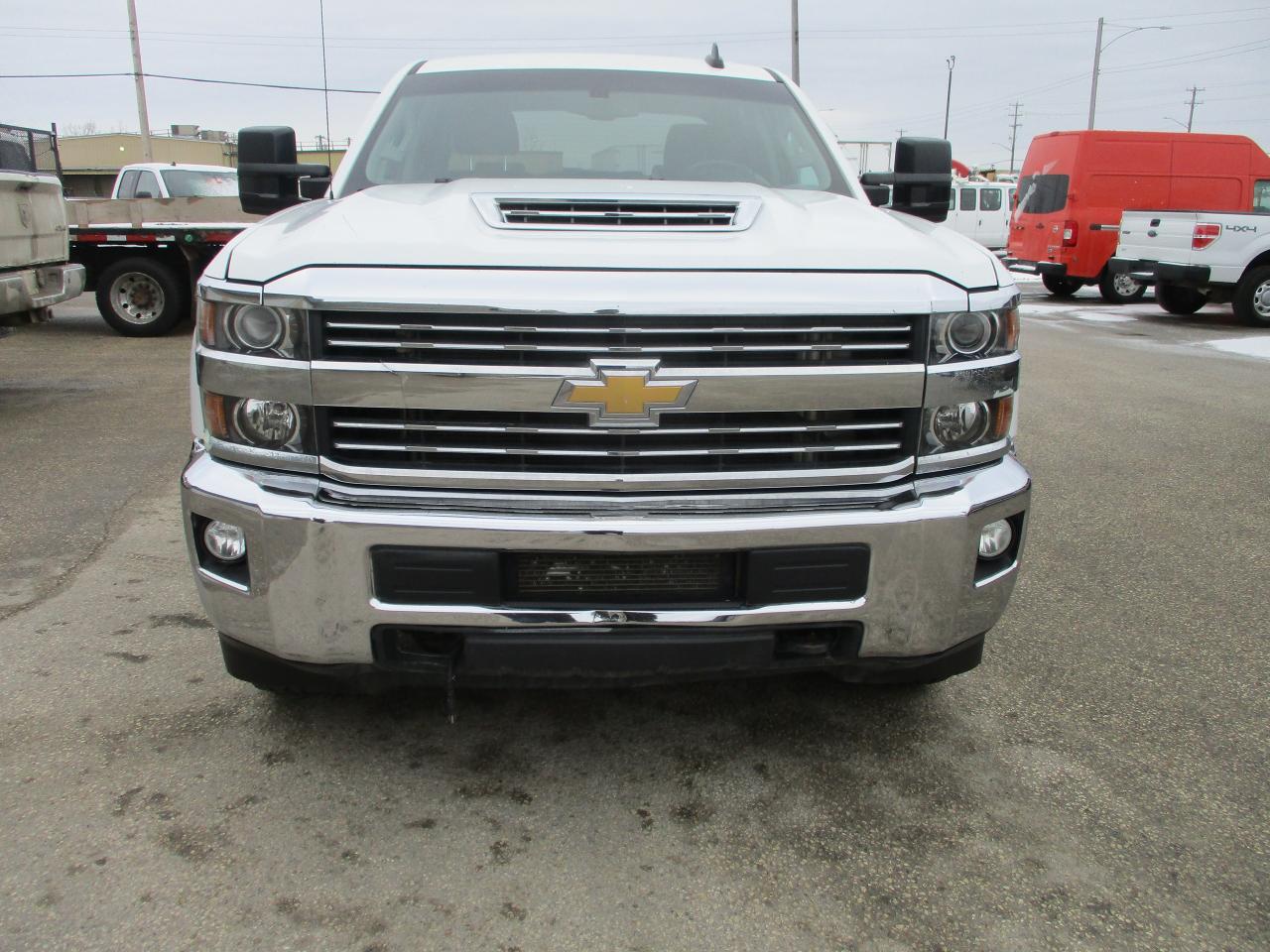 2018 Chevrolet Silverado 3500  - Photo #3