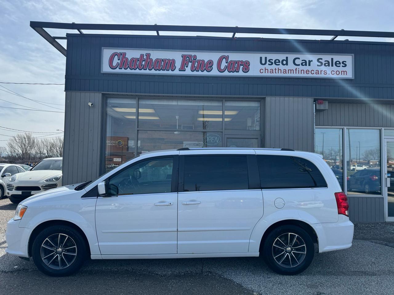 2016 Dodge Grand Caravan SXT Premium Plus - Photo #3