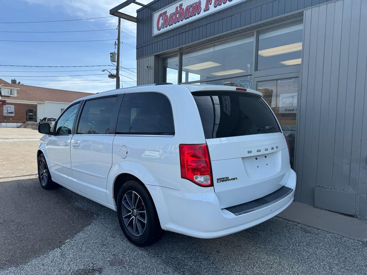 2016 Dodge Grand Caravan SXT Premium Plus - Photo #4