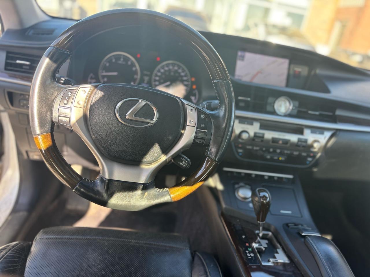 2013 Lexus ES 350  - Photo #10