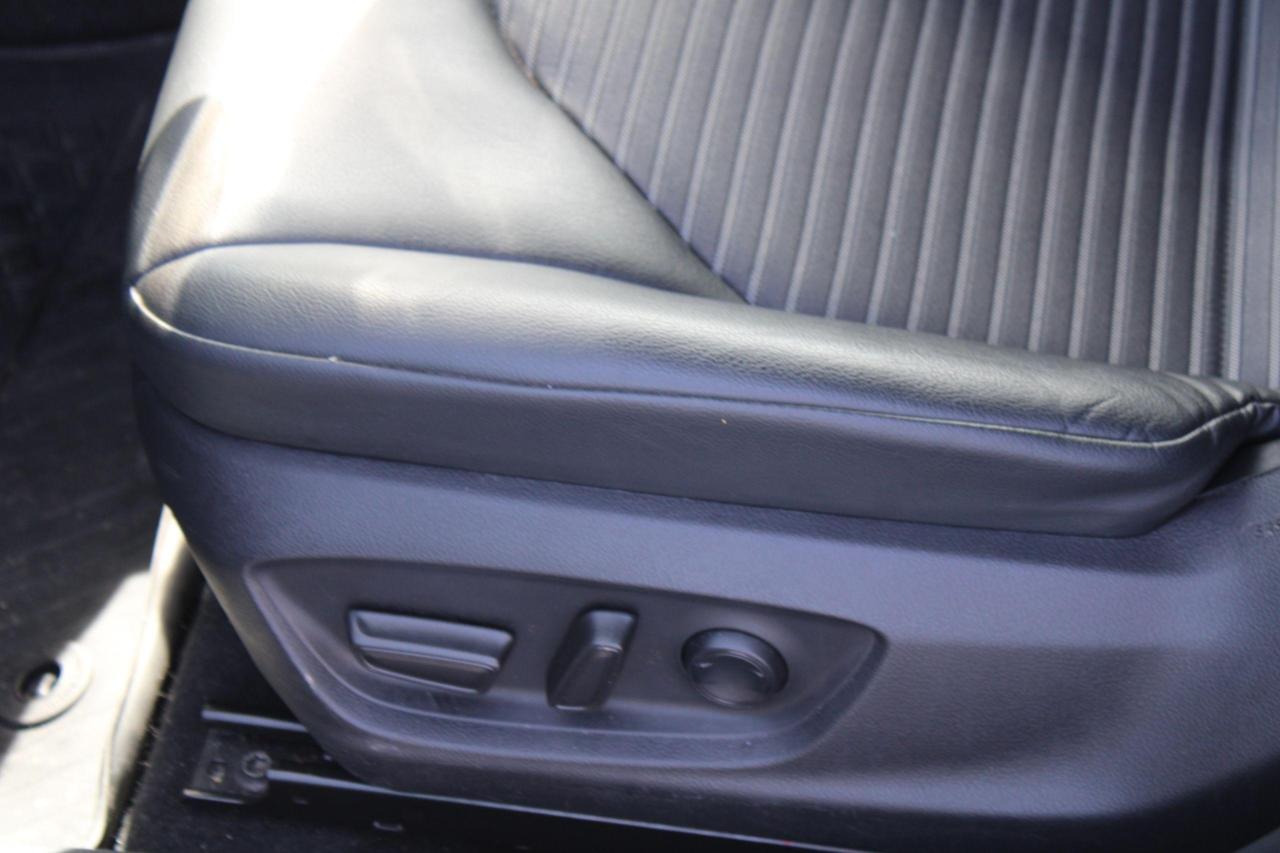 2022 Toyota Camry SE Auto - Photo #14