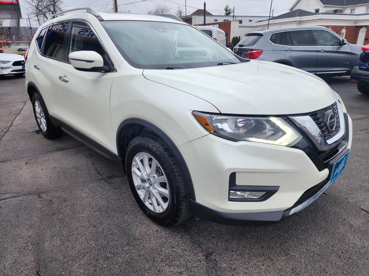 2019 Nissan Rogue AWD SV Photo3