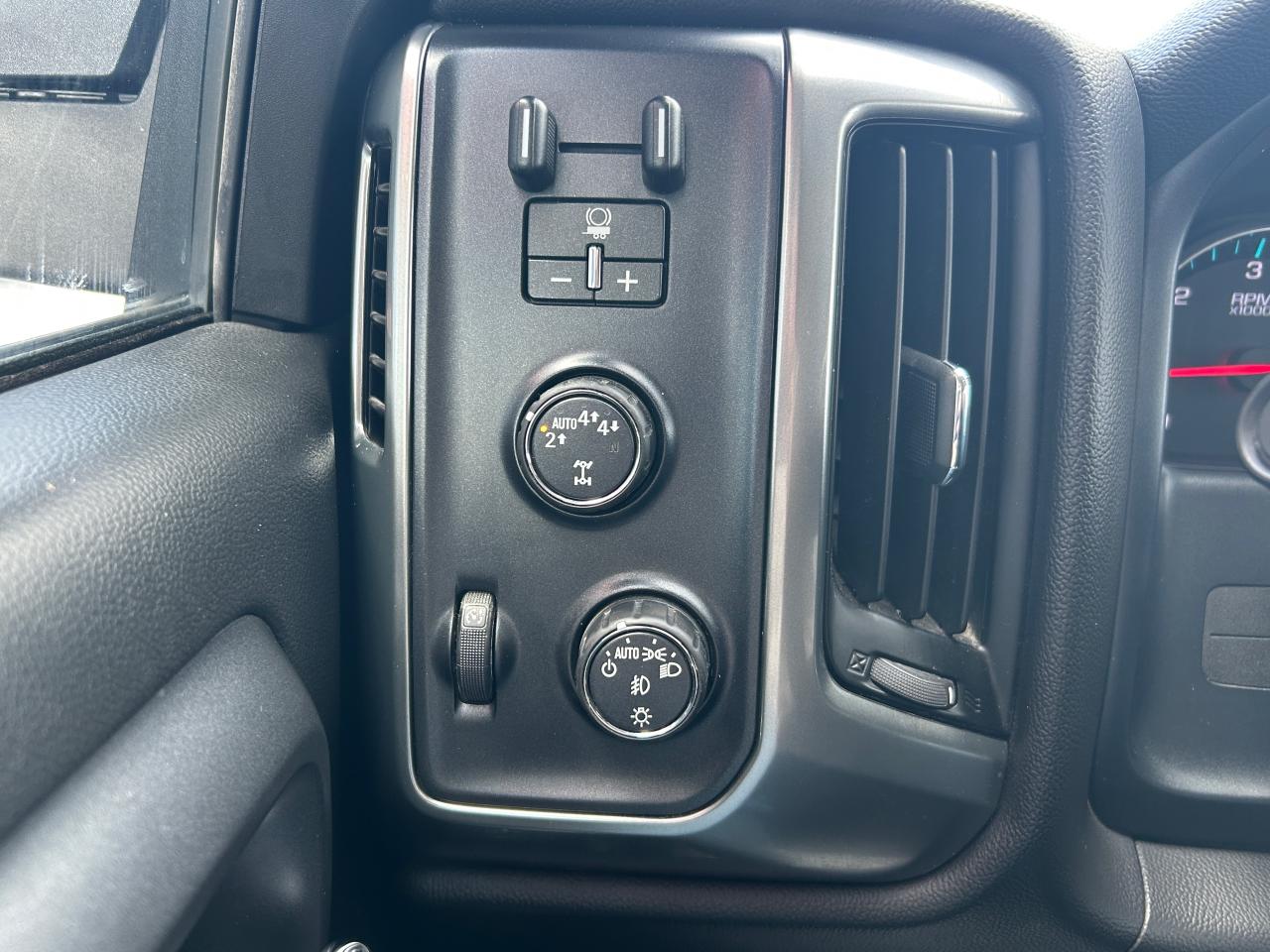 2018 Chevrolet Silverado 1500 4WD CREW CAB 153.0" LT W/1LT - Photo #23