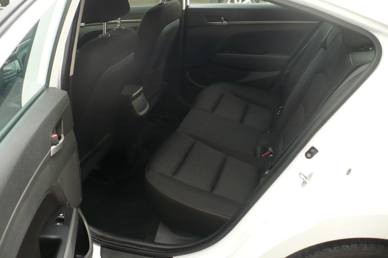 2017 Hyundai Elantra 4dr Sdn Auto GLS Photo