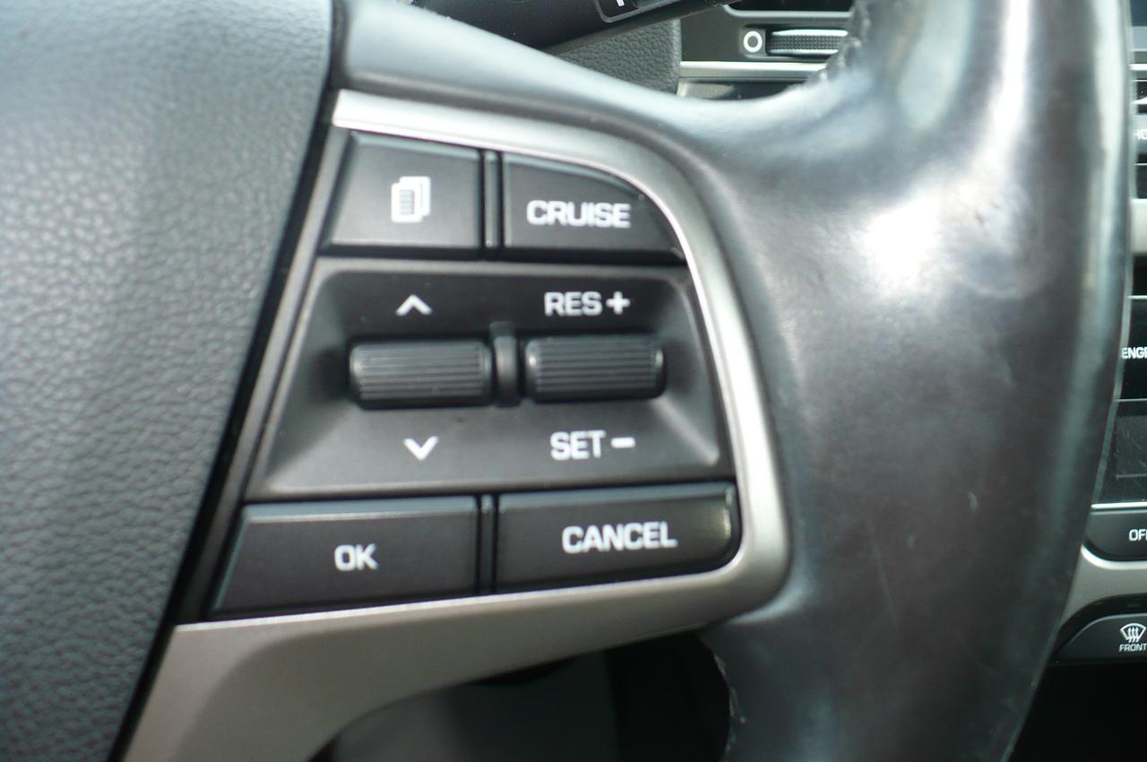 2017 Hyundai Elantra 4dr Sdn Auto GLS Photo
