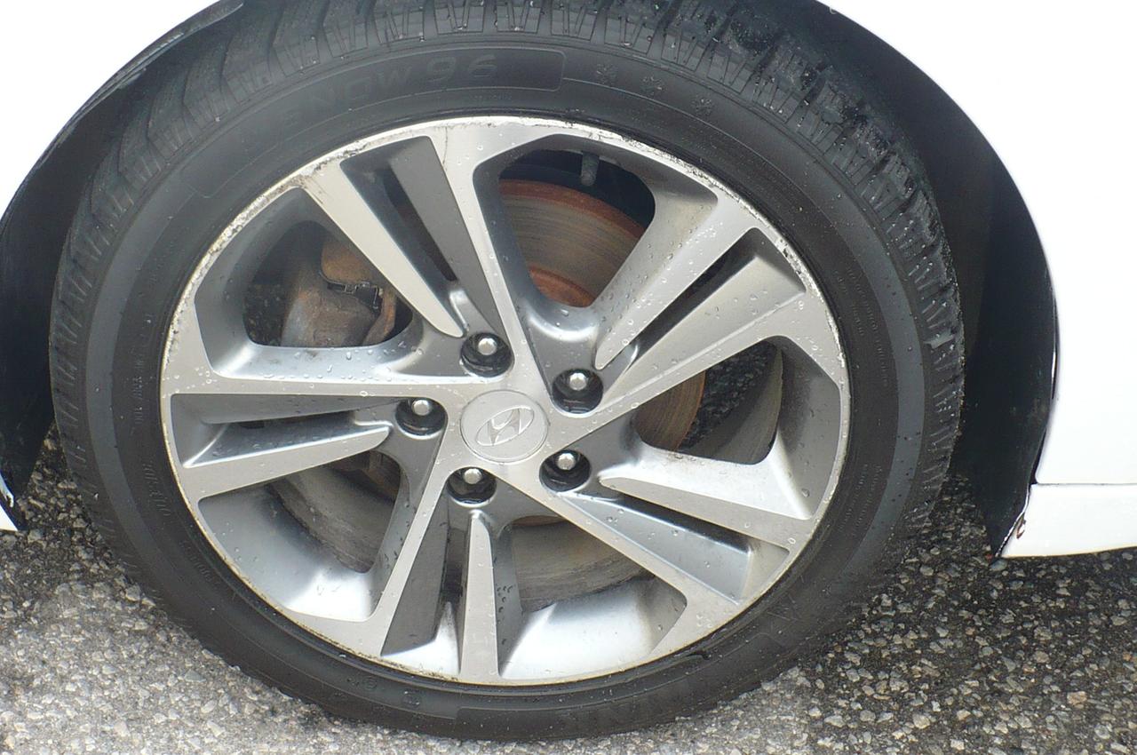 2017 Hyundai Elantra 4dr Sdn Auto GLS Photo