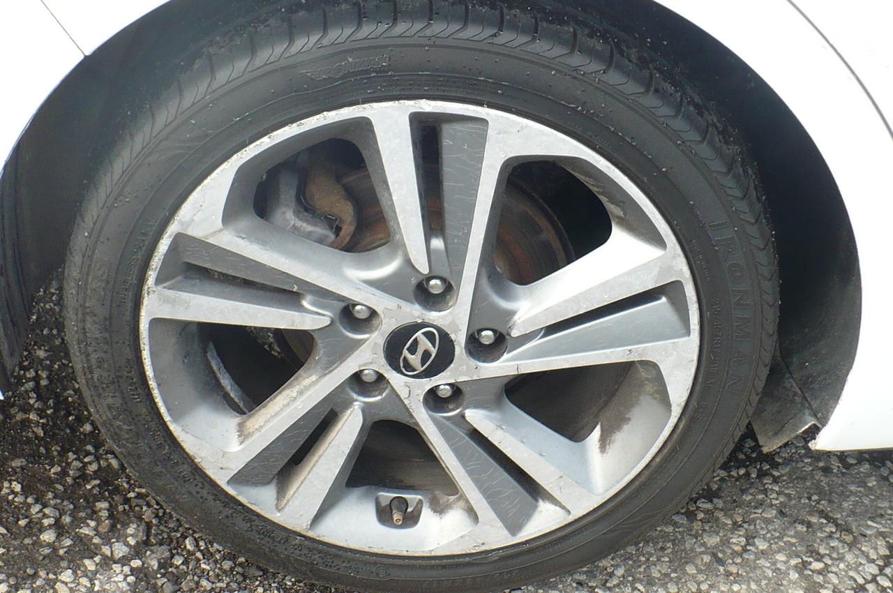 2017 Hyundai Elantra 4dr Sdn Auto GLS Photo