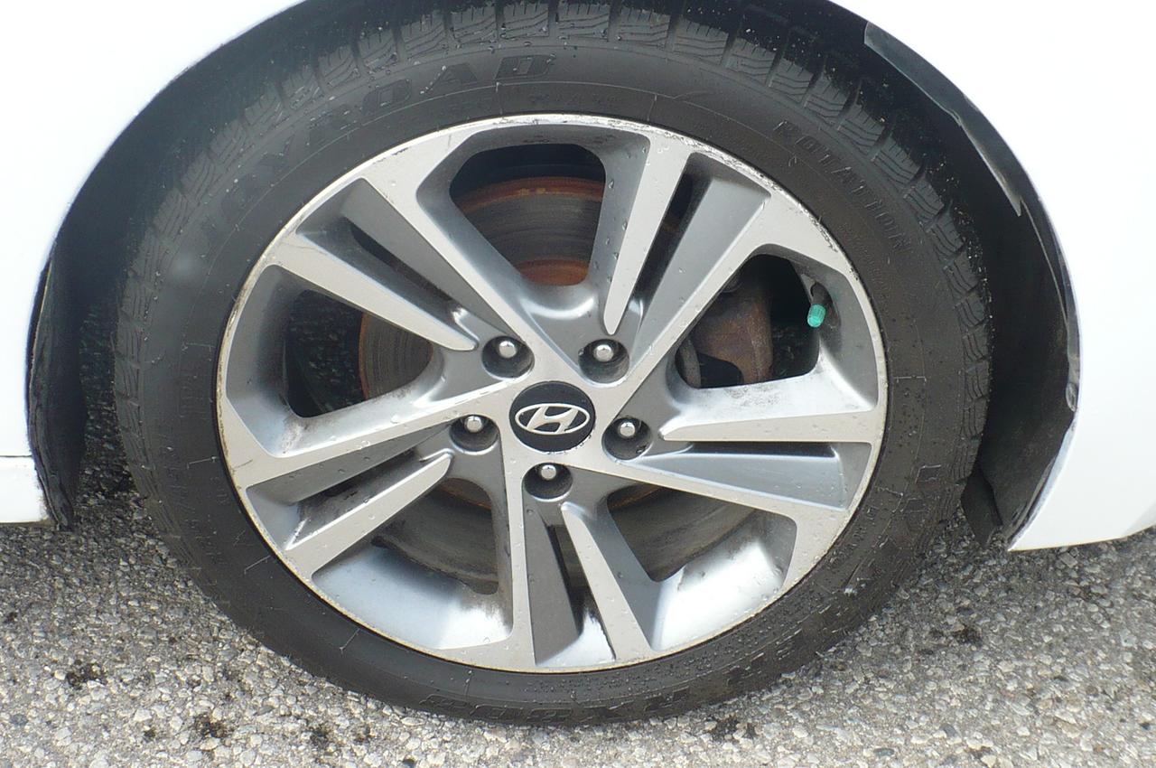 2017 Hyundai Elantra 4dr Sdn Auto GLS Photo