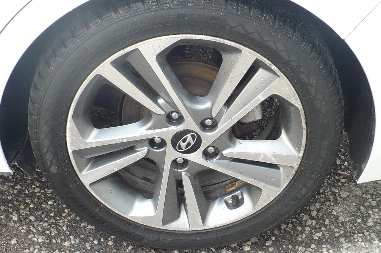 2017 Hyundai Elantra 4dr Sdn Auto GLS Photo