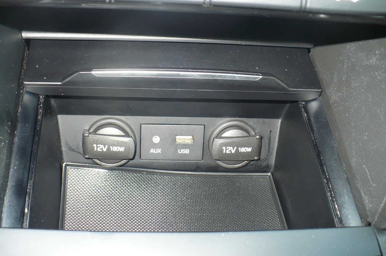 2017 Hyundai Elantra 4dr Sdn Auto GLS Photo