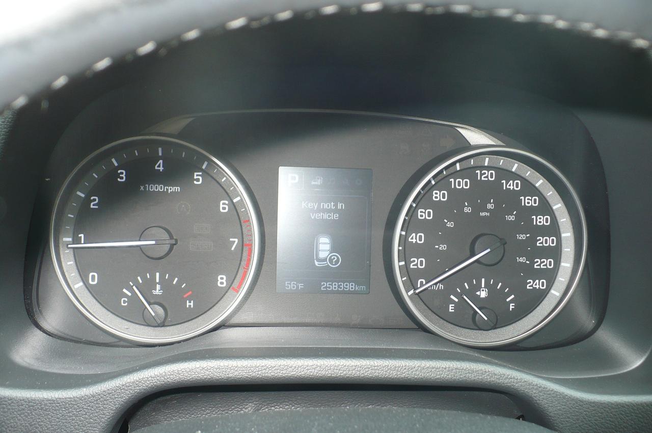 2017 Hyundai Elantra 4dr Sdn Auto GLS Photo