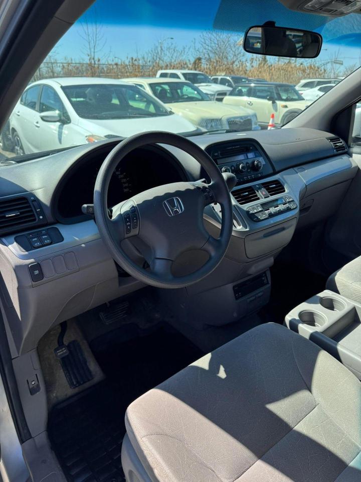 2010 Honda Odyssey  - Photo #6