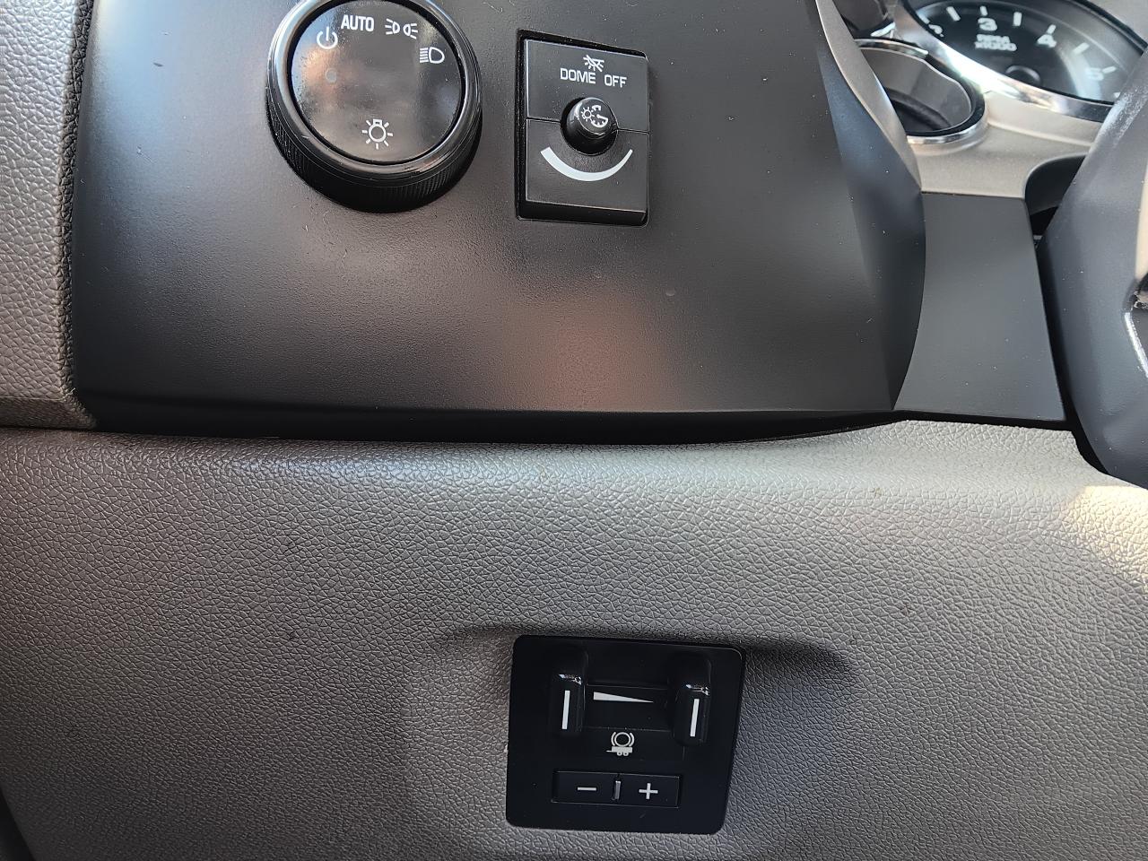 2012 GMC Sierra 2500 4x4, Tow Package, Automatic - Photo #14