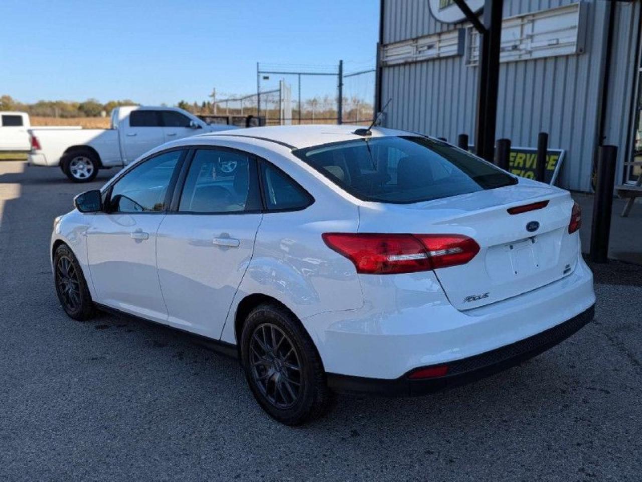 2018 Ford Focus SE  | FUEL EFFICIENT | AFTERMARKET WHEELS | - Photo #5