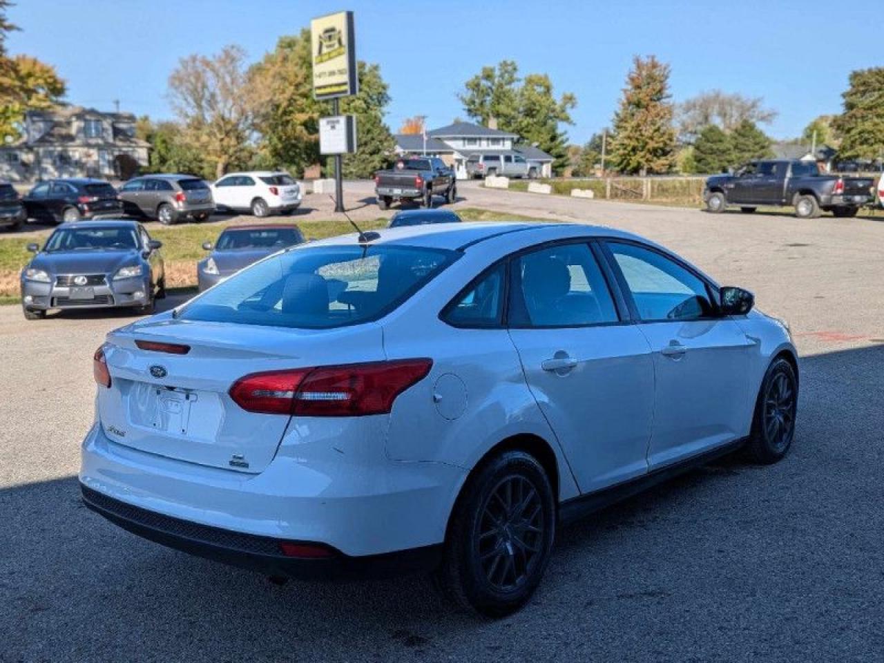 2018 Ford Focus SE  | FUEL EFFICIENT | AFTERMARKET WHEELS | - Photo #7