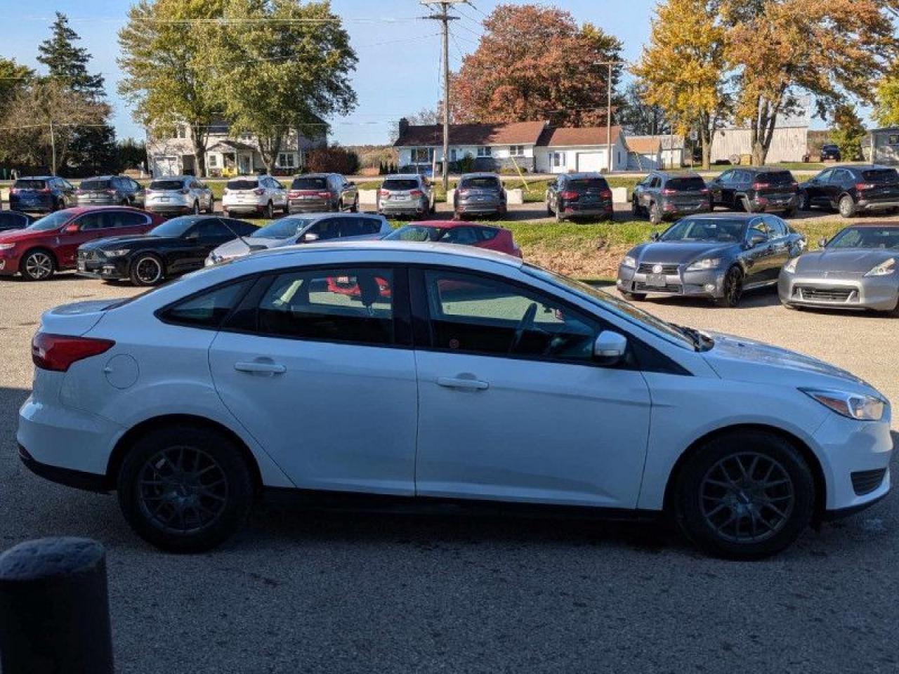 2018 Ford Focus SE  | FUEL EFFICIENT | AFTERMARKET WHEELS | - Photo #8