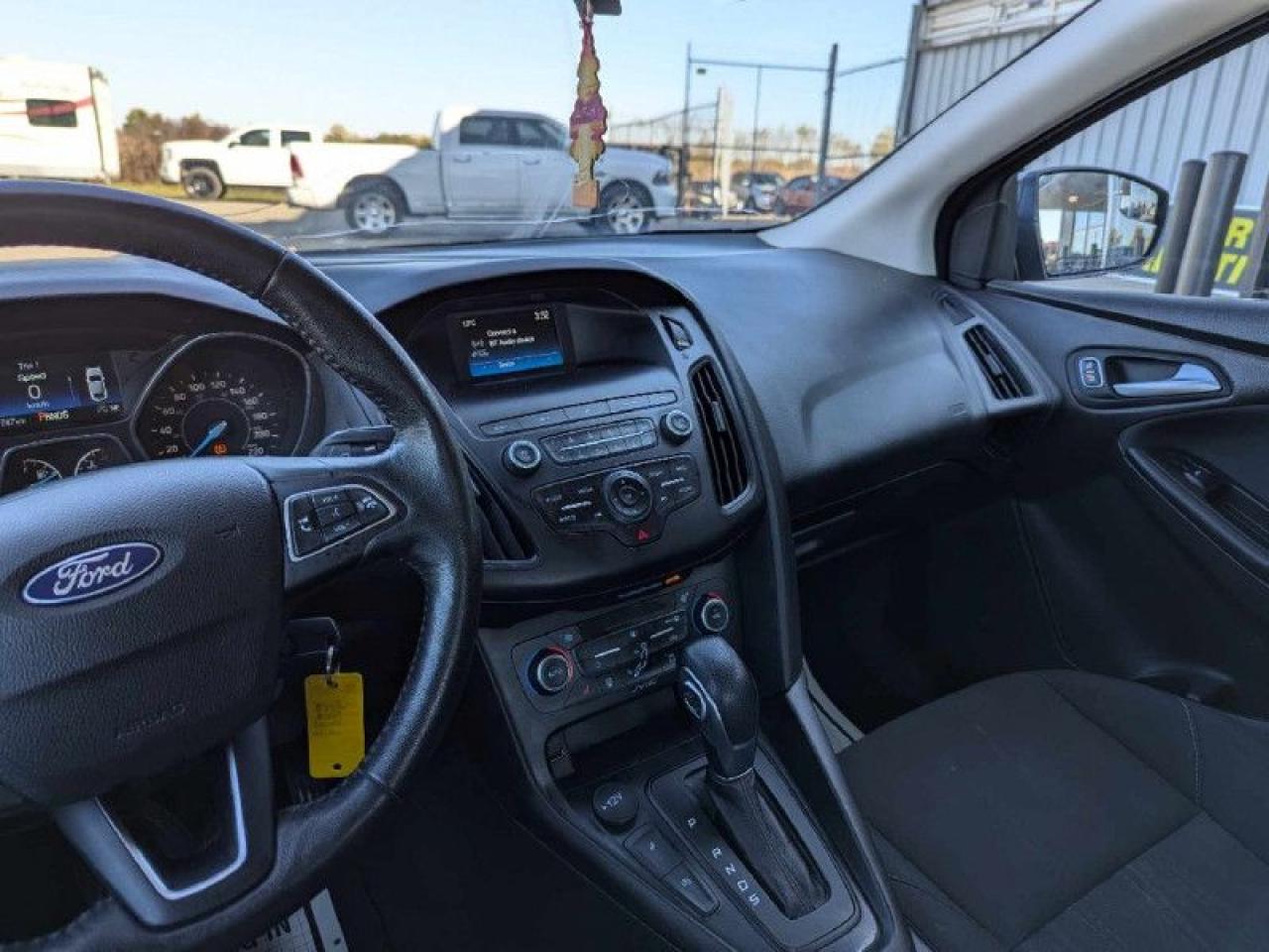 2018 Ford Focus SE  | FUEL EFFICIENT | AFTERMARKET WHEELS | - Photo #15