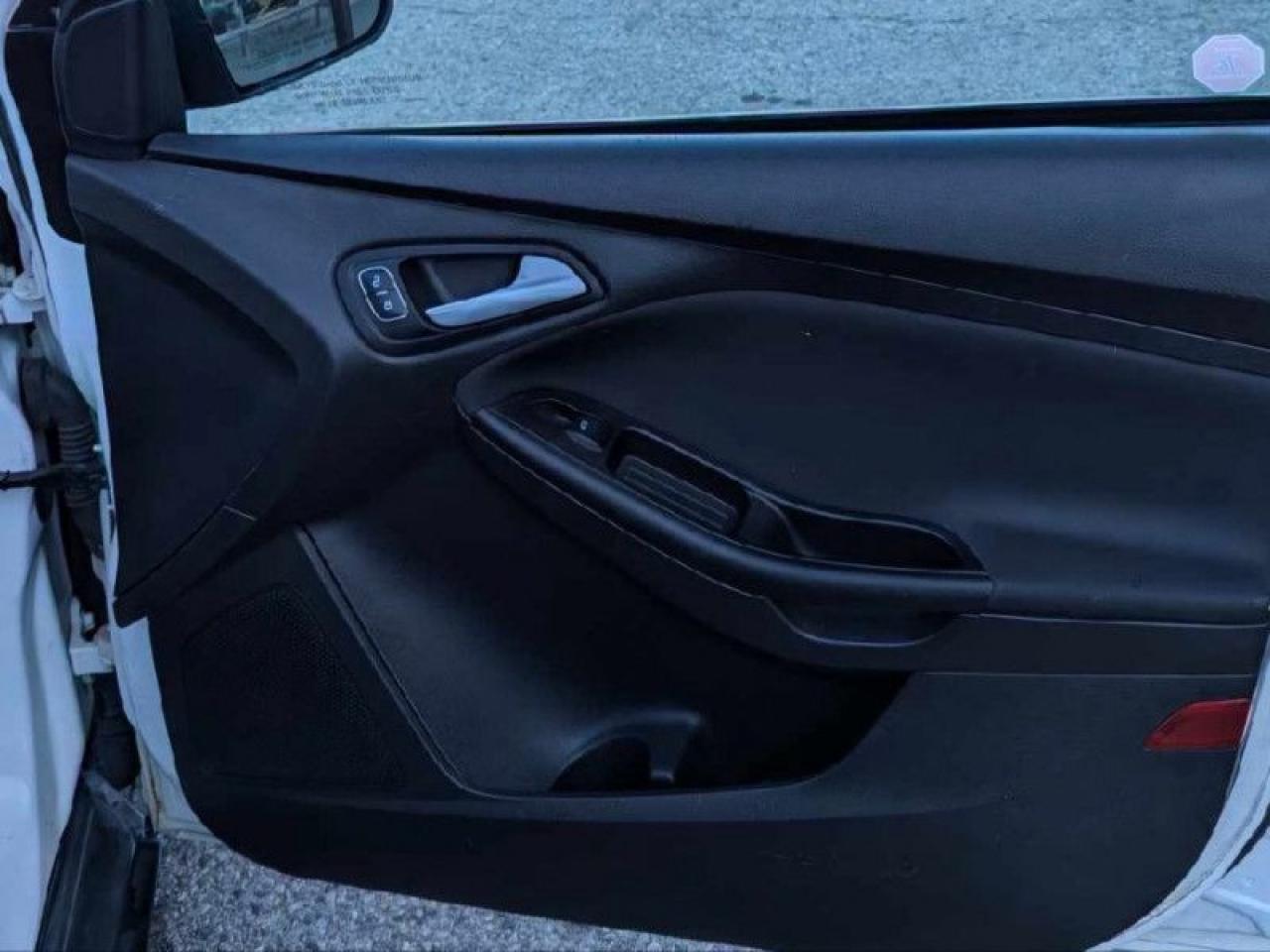 2018 Ford Focus SE  | FUEL EFFICIENT | AFTERMARKET WHEELS | - Photo #20