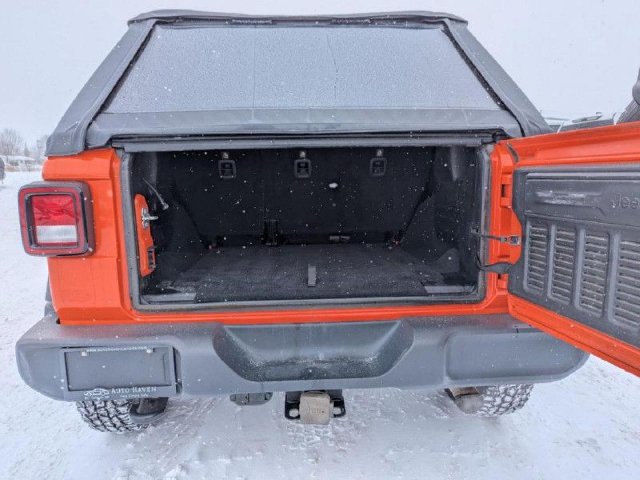 2018 Jeep Wrangler Unlimited | ACCIDENT FREE | LOW MILEAGE | - Photo #22