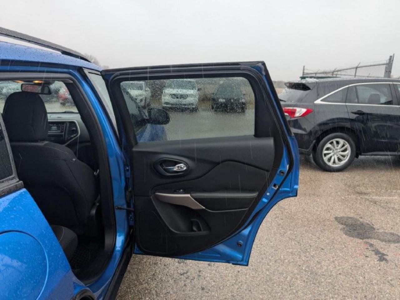 2018 Jeep Cherokee | LOW LOW MILEAGE | ACCIDENT FREE | - Photo #12